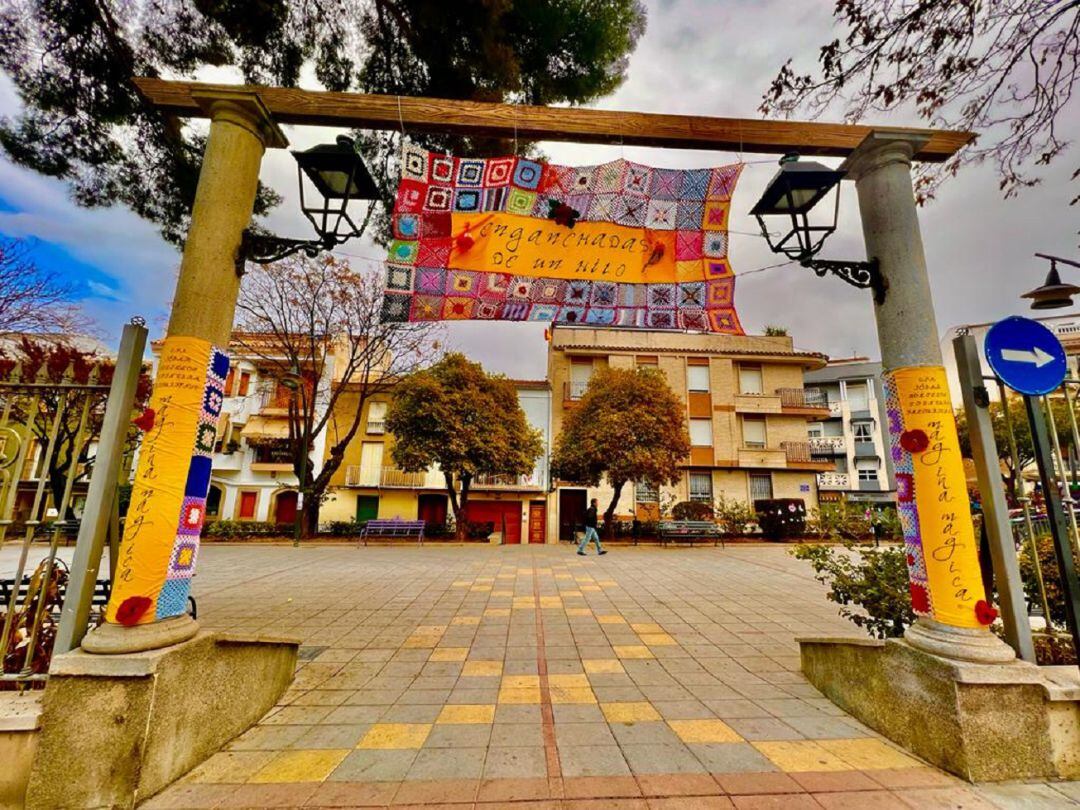 Entrada a la exposición en el Paseo Primero de Mayo de Jódar