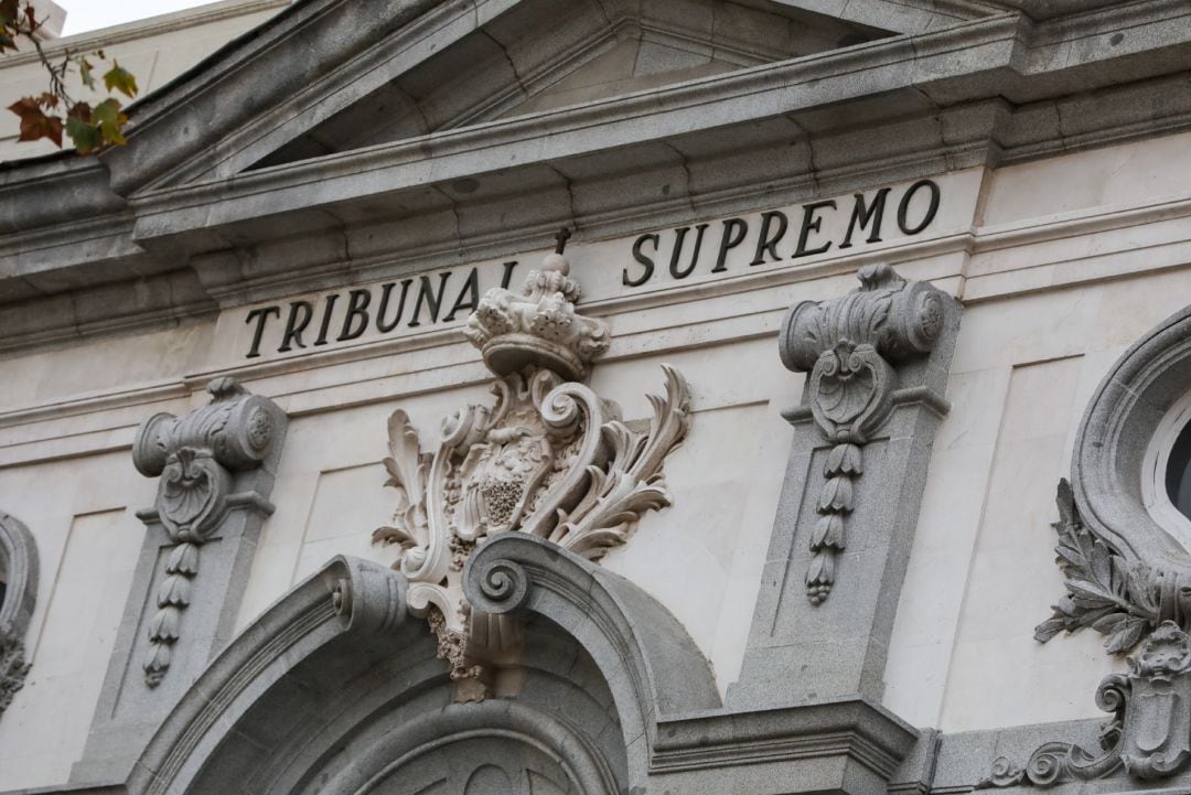 Escudo de España en la fachada del edificio del Tribunal Supremo, en Madrid a 29 de noviembre de 2019.