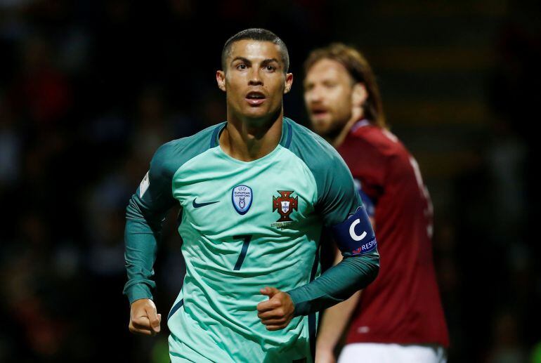 Ronaldo durante un encuentro con su selección