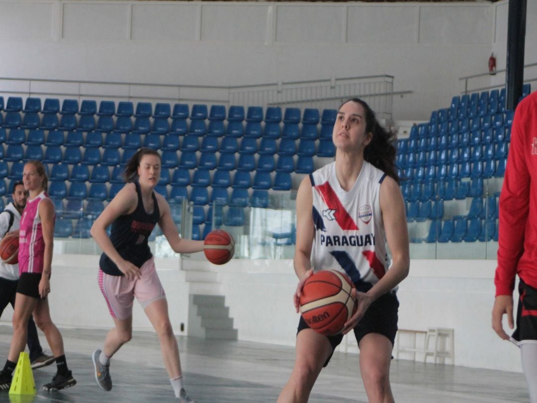 Claudia Aponte en sus primeros entrenamientos con el Magec Tías contra la Violencia de Género.