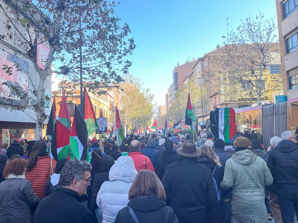 La manifestación ha recorrido las principales calles del barrio zaragozano