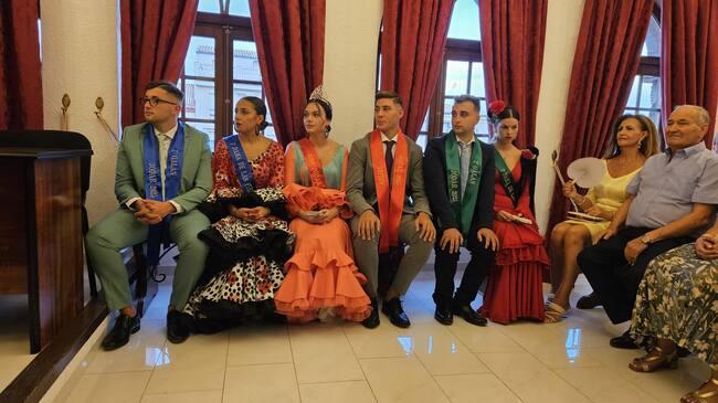 Reina de las Fiestas, Damas de Honor y Míster y galanes en el acto de presentación