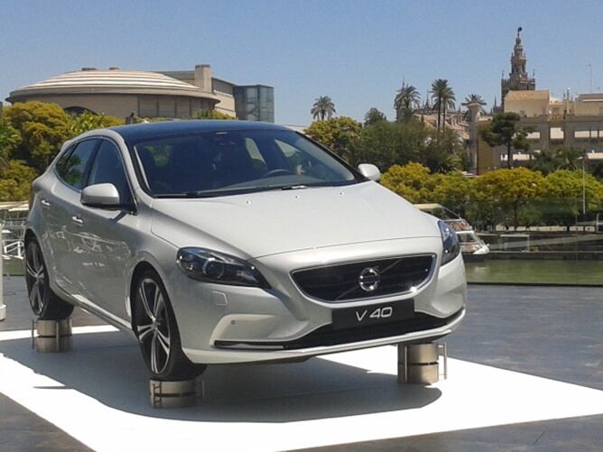 El restaurante Abades Triana ha acogido la presentación del V40.