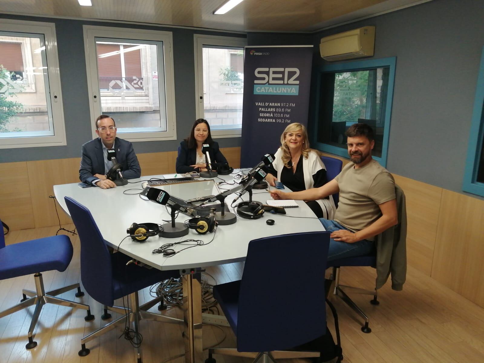 D&#039;esquerra a dreta, Xavi Palau del PP; Jordina Freixanet d&#039;ERC, Violant Cervera de Junts i Carlos Enjuanes, del grup socialista.