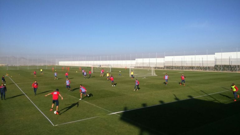 El conjunto rojiblanco entrena en las instalaciones de la nueva ciudad deportiva en la zona norte de la capital granadina