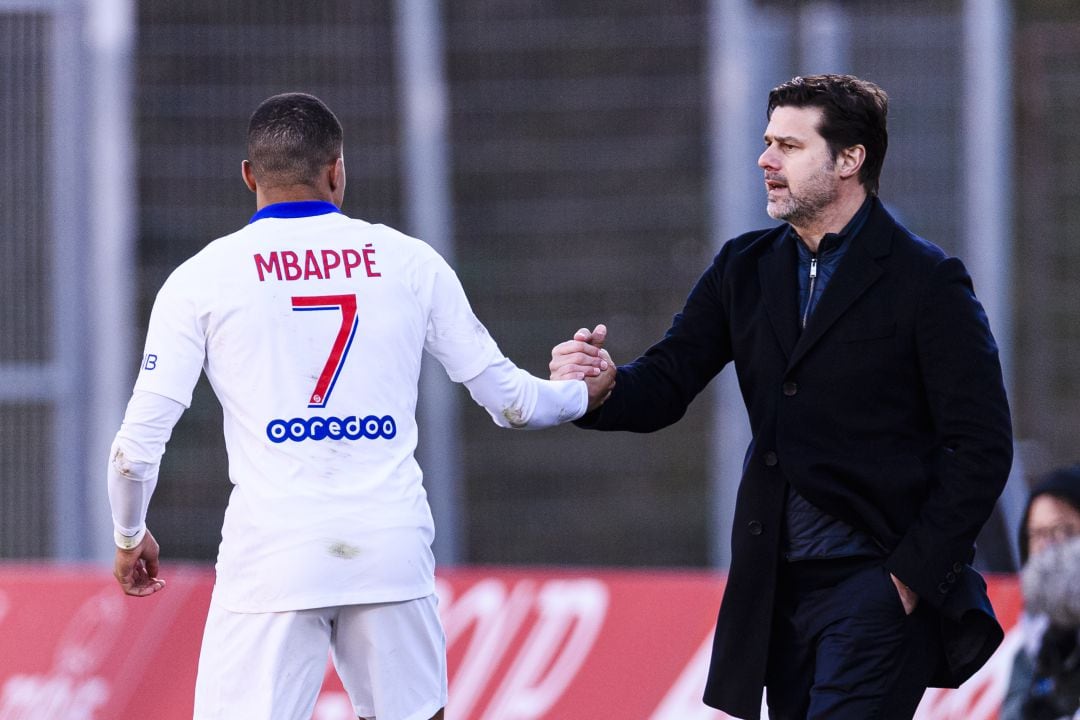 Mauricio Pochettino y Kylian Mbappé en un amistoso con el PSG.