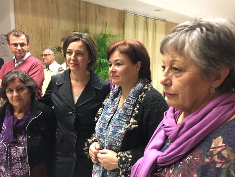 Isabel Ambrosio junto a Ruht Ortiz y Carmen León antes del Pleno contra la violencia de género