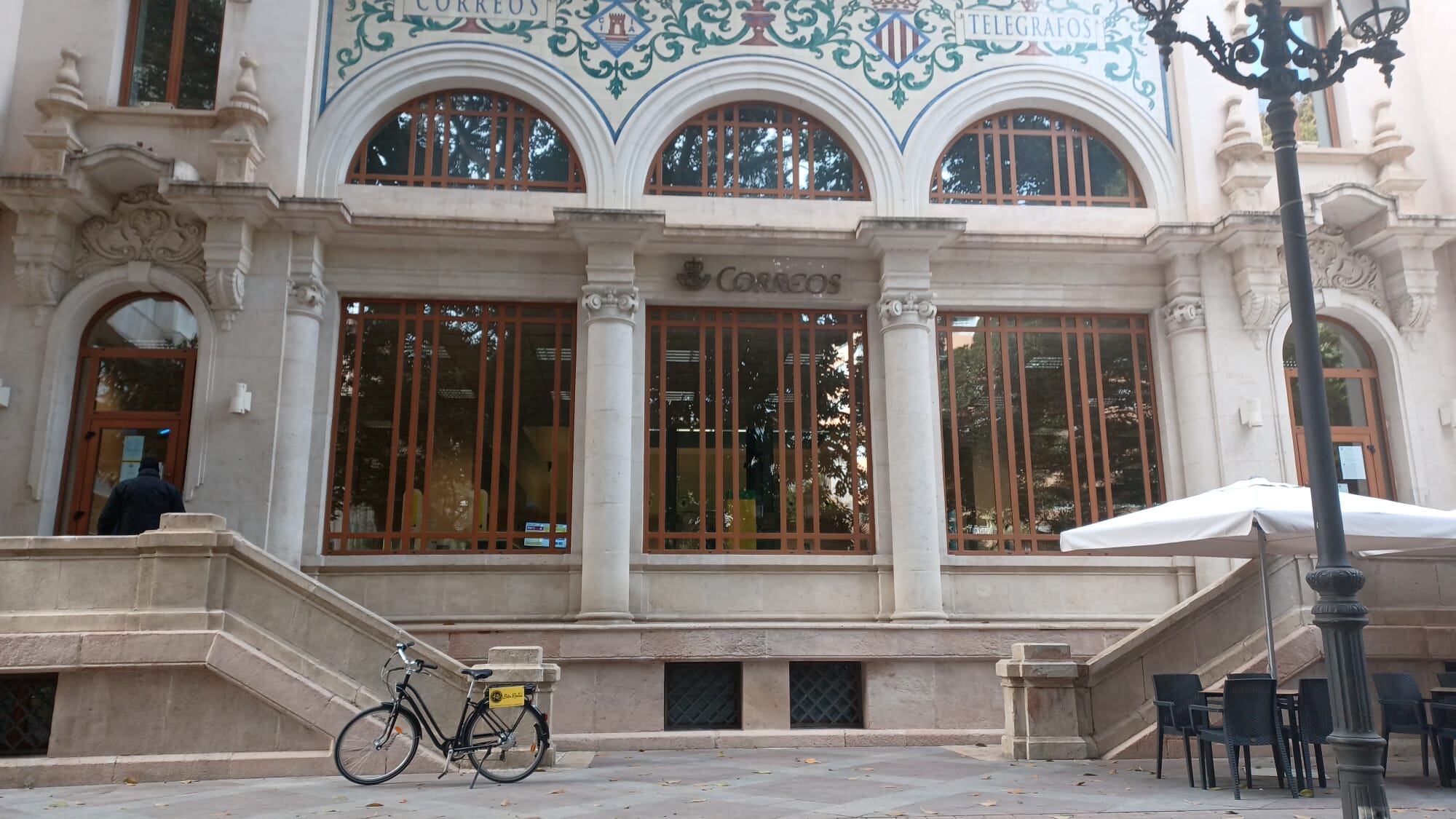 Edificio de Correos en la plaza de Gabriel Miró en Alicante ya en manos de la Generalitat Valenciana