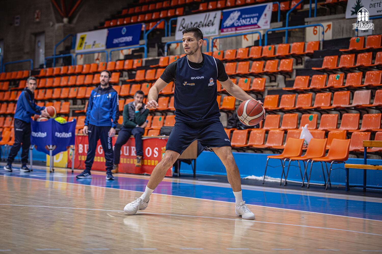 Roko Rogic en su primer entrenamiento con el Longevida San Pablo. / Foto: SPB - Cintia Corté