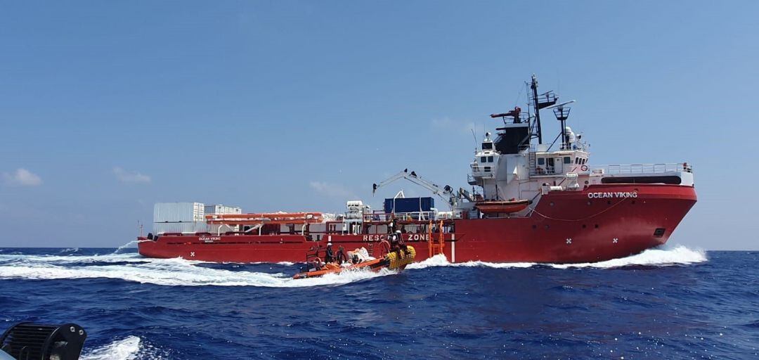 El barco de rescate &#039;Ocean Viking&#039; de MSF y SOS Mediterranée.