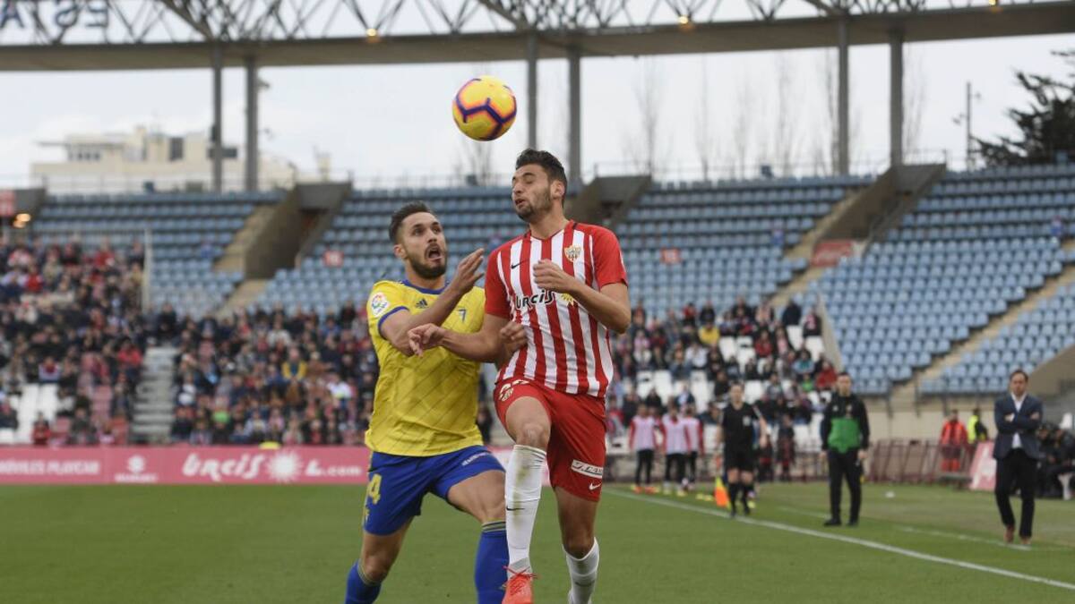 Iván Martos, chico 10 en el Almería