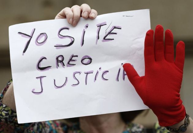 Manifestación frente a la Plaza del Castillo de Pamplona