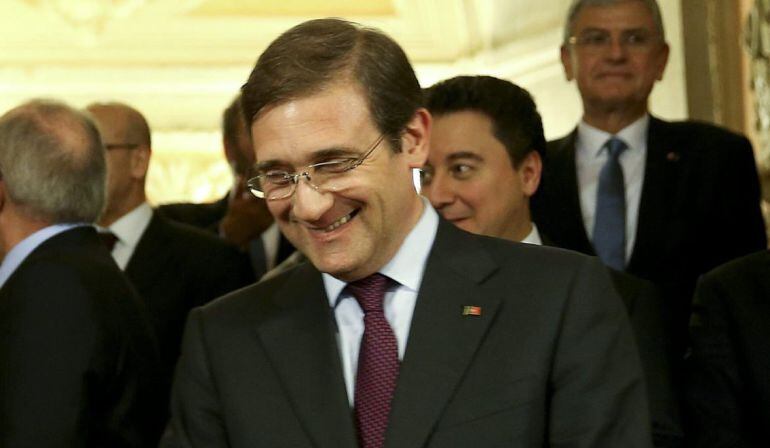 LSB01. LISBOA (PORTUGAL), 03/03/2015.- El primer ministro portugués, Pedro Passos Coelho (d), recibe a su homólogo turco, Ahmet Davutoglu (i), en el marco de la Cumbre Portugal-Turquía, en el Palacio Necessidades de Lisboa (Portugal) hoy, martes 3 de marz