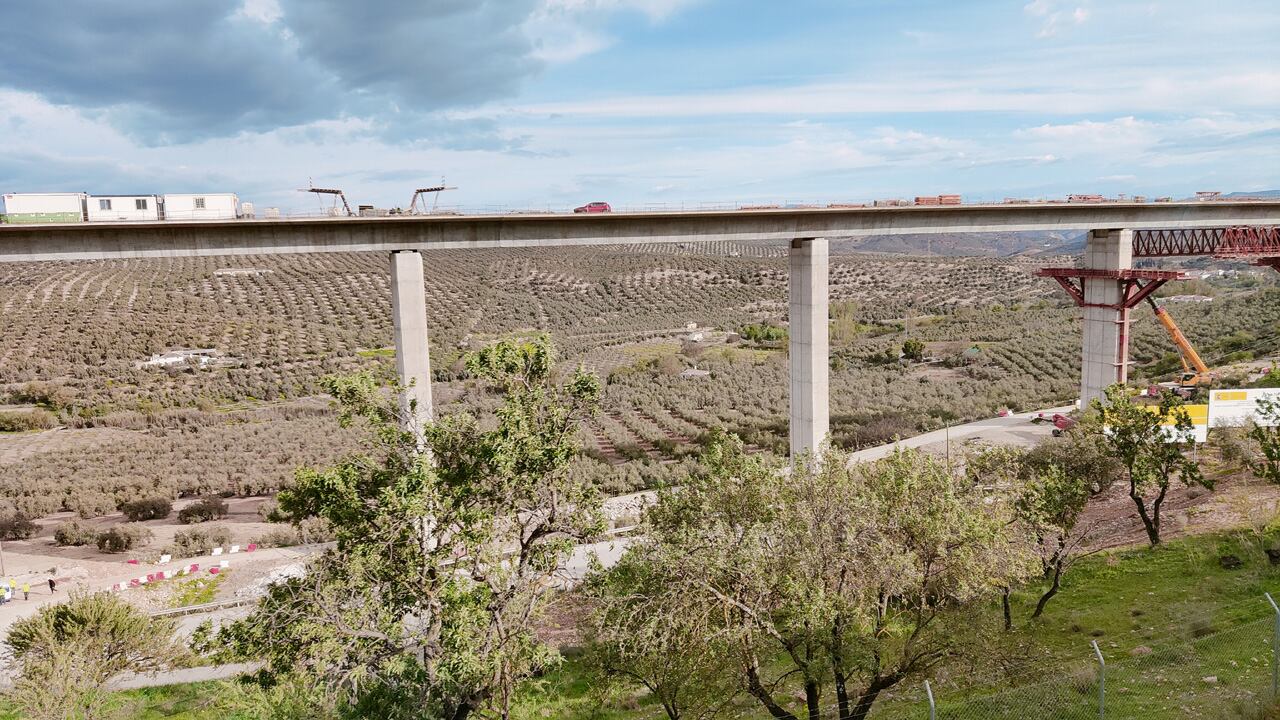 Foto de archivo de la construcción del viaducto de Riofrío en la Variante de Loja, en la línea de alta velocidad entre Antequera y Granada