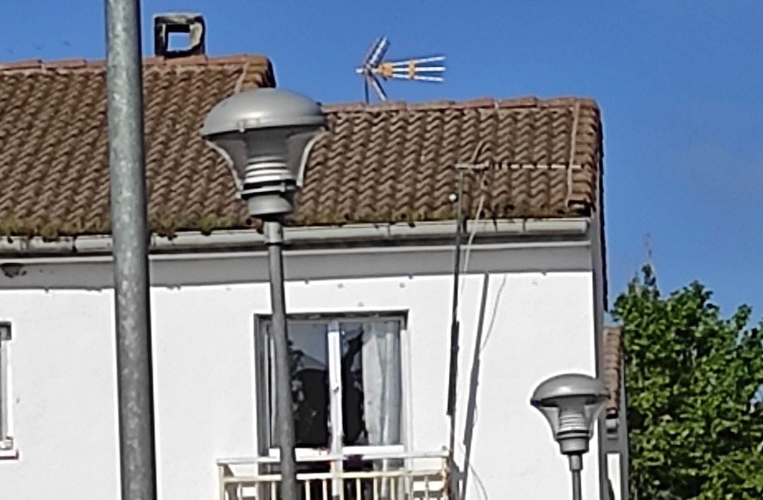 Imagen de los disparos en una de las viviendas de esta barriada de Ciudad Real 