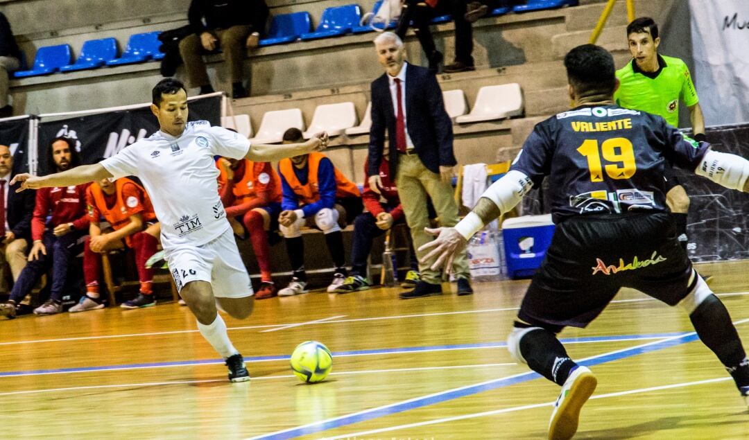 El jugador talandés, Peerapat, en un partido celebrado en Santa Isabel