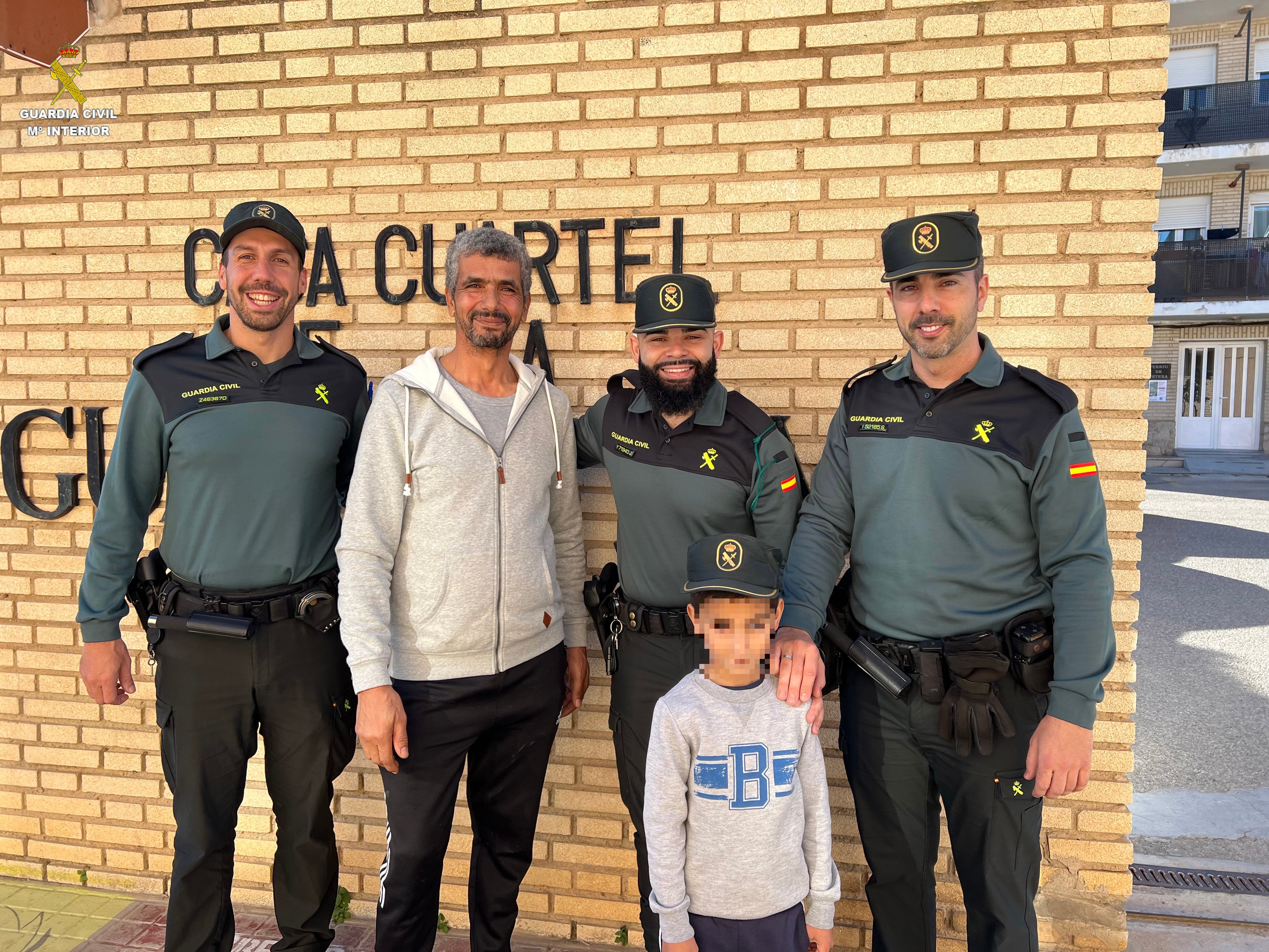 La Guardia Civil salva la vida a un menor de 6 años que se había atragantado en Bétera