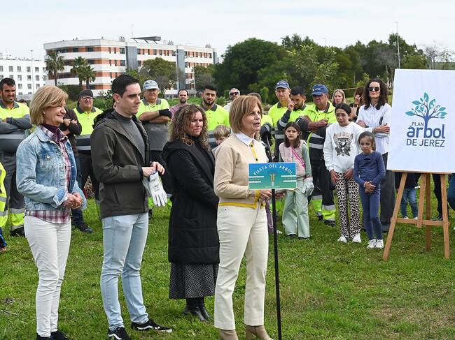La alcaldesa de Jerez durante el acto en la Laguna de Torrox
