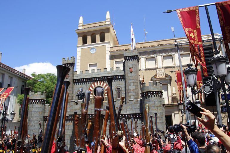 Moros y Cristianos esperan la subvención