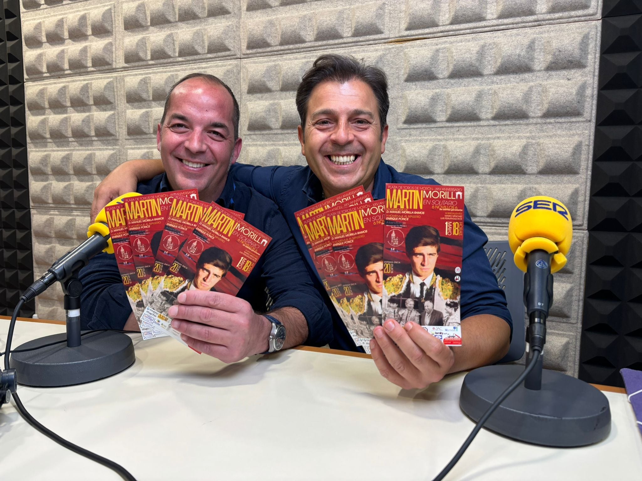 Organizadores del evento: Manuel Martín Nieto (imaginero local y padre del novillero), y José Vega (empresario)