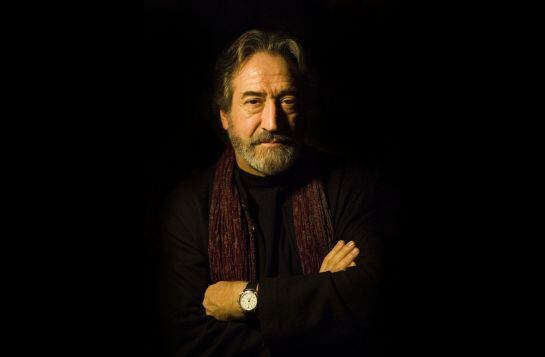 Retrato del músico violonchelista, musicólogo, compositor y director de orquesta Jordi Savall, en su casa de Bellaterra.