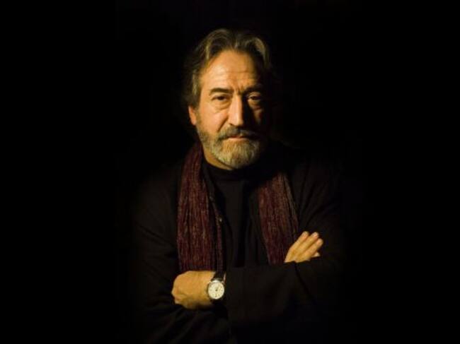 Retrato del músico violonchelista, musicólogo, compositor y director de orquesta Jordi Savall, en su casa de Bellaterra.