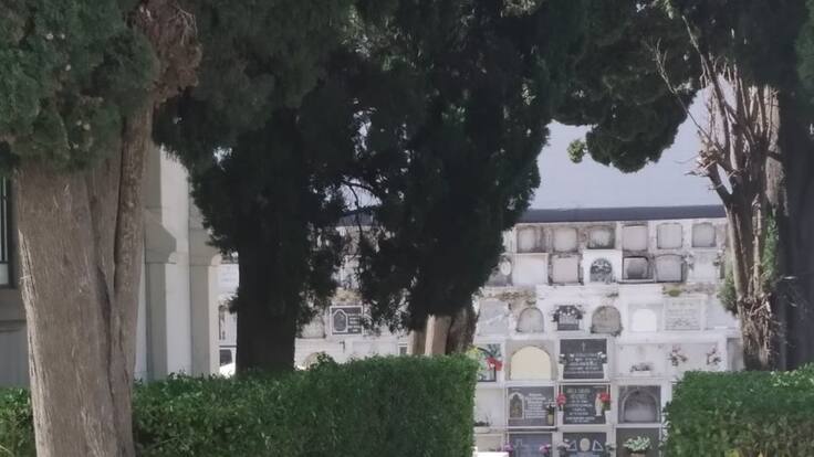 Cementerio, flores y Covid 19