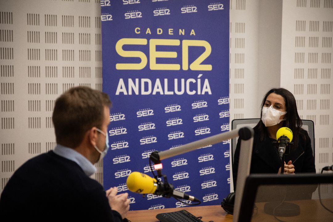 La líder de Ciudadanos, Inés Arrimadas, junto al director de &#039;La Ventana Andalucía, Fernando Pérez Monguió.