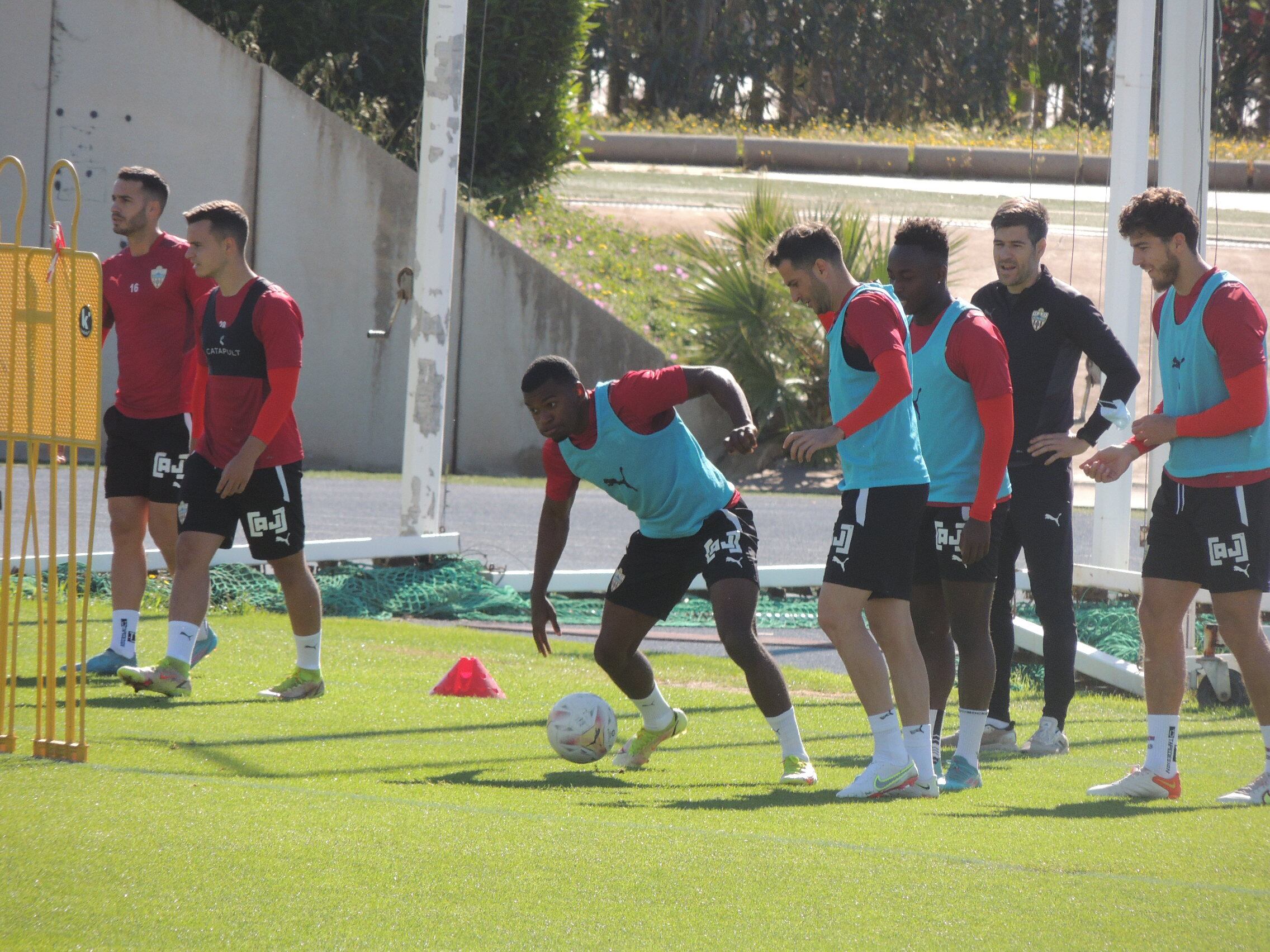 Akieme y Villar en el entrenamiento de este jueves.
