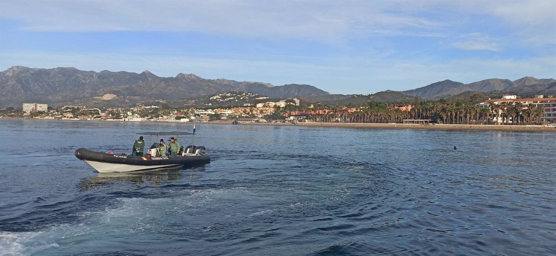 Imagen de la búsqueda de restos de la mujer asesinada y arrojada al mar sin cabeza ni manos en Marbella