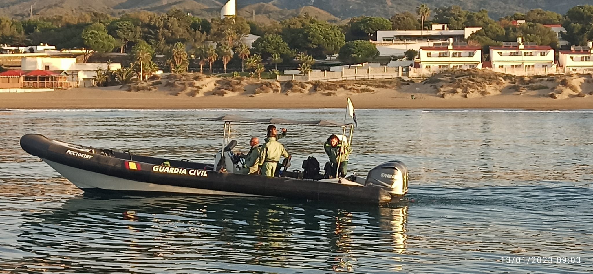 La lancha recorre la zona de Marbella desde primera hora de la mañana de este viernes