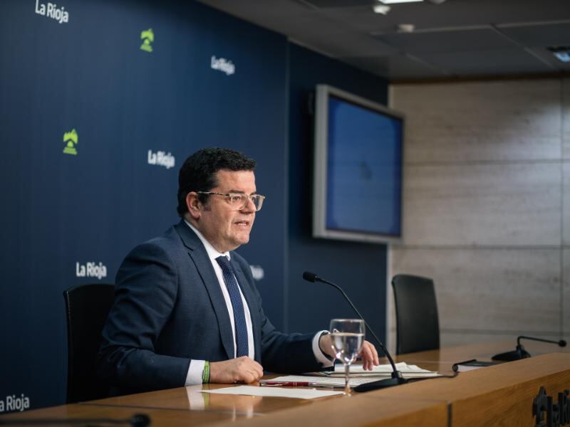 El portavoz del Gobierno de La Rioja, Alfonso Domínguez, da cuenta de los asuntos aprobados en la reunión de Consejo de Gobierno.