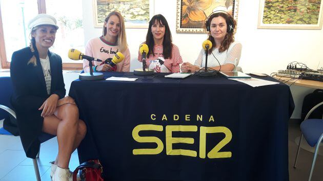 Violeta Ibáñez, diseñadora gráfica e ilustradora y las hermanas Ortiz, Anabel y Aurora.