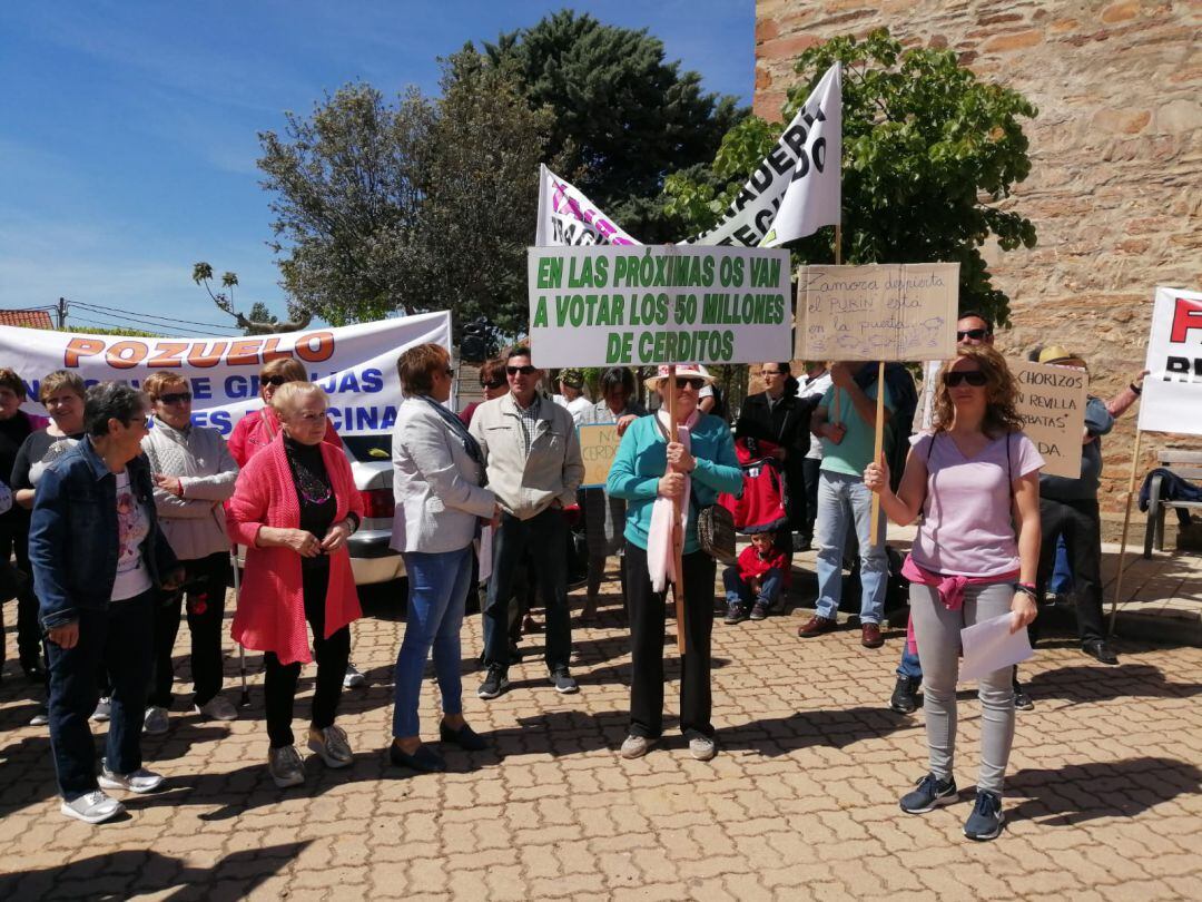 Momento de la concentración en Pozuelo de Tábara