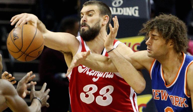 Marc Gasol de Grizzlies ante Robin López de Knicks