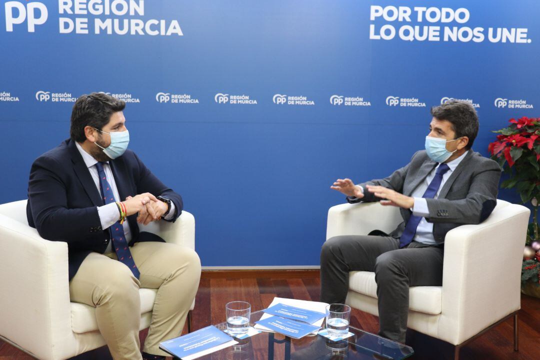 Fernando López Miras, presidente del PP de Murcia, junto a Carlos Mazón, presidente del PPCV