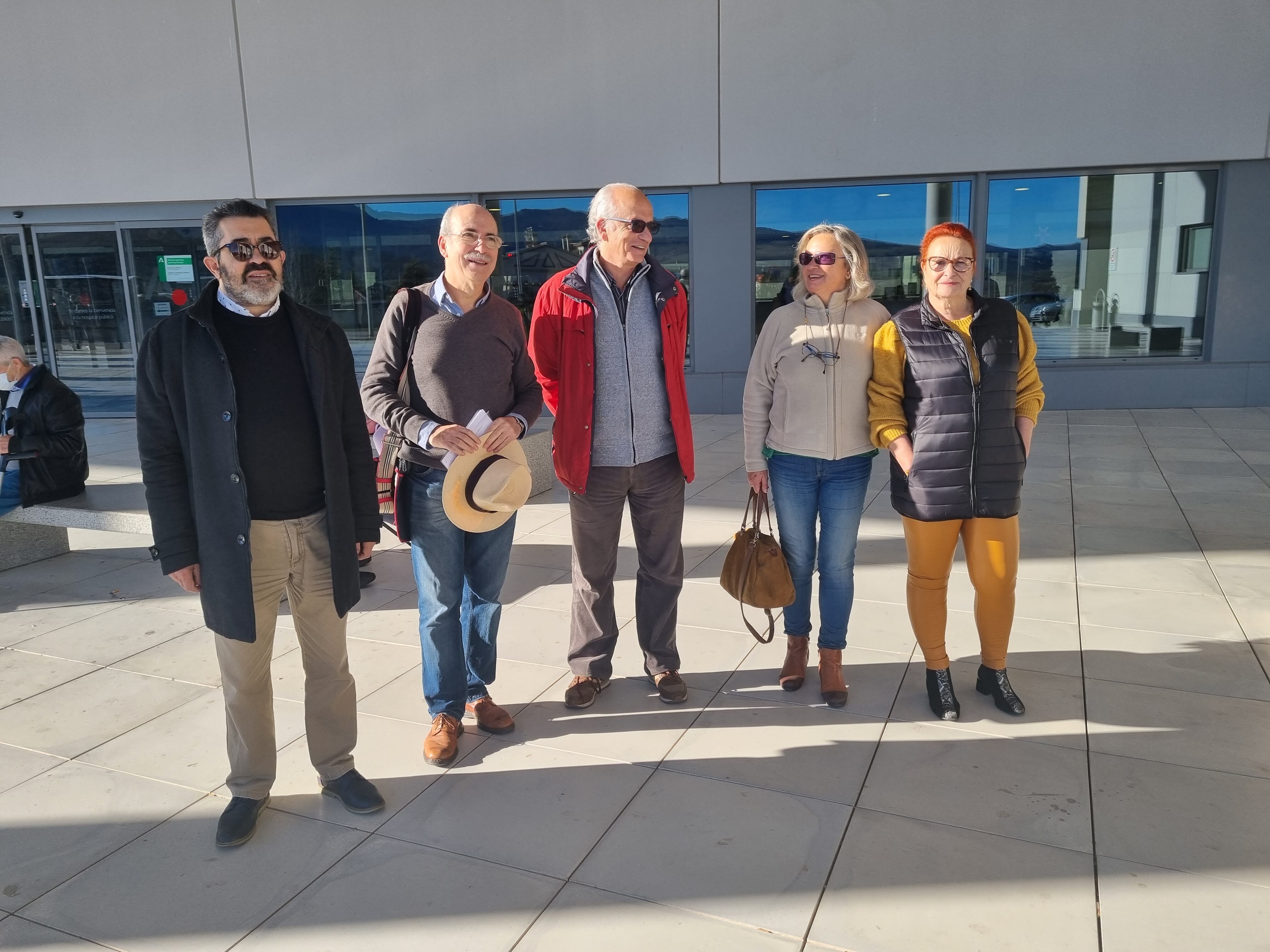 Componentes de la Plataforma sanitaria de Ronda a las puertas del Hospital de la Serranía
