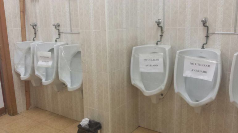 Fue el PSOE quien denunció el mal estado de los baños de la Biblioteca Pública