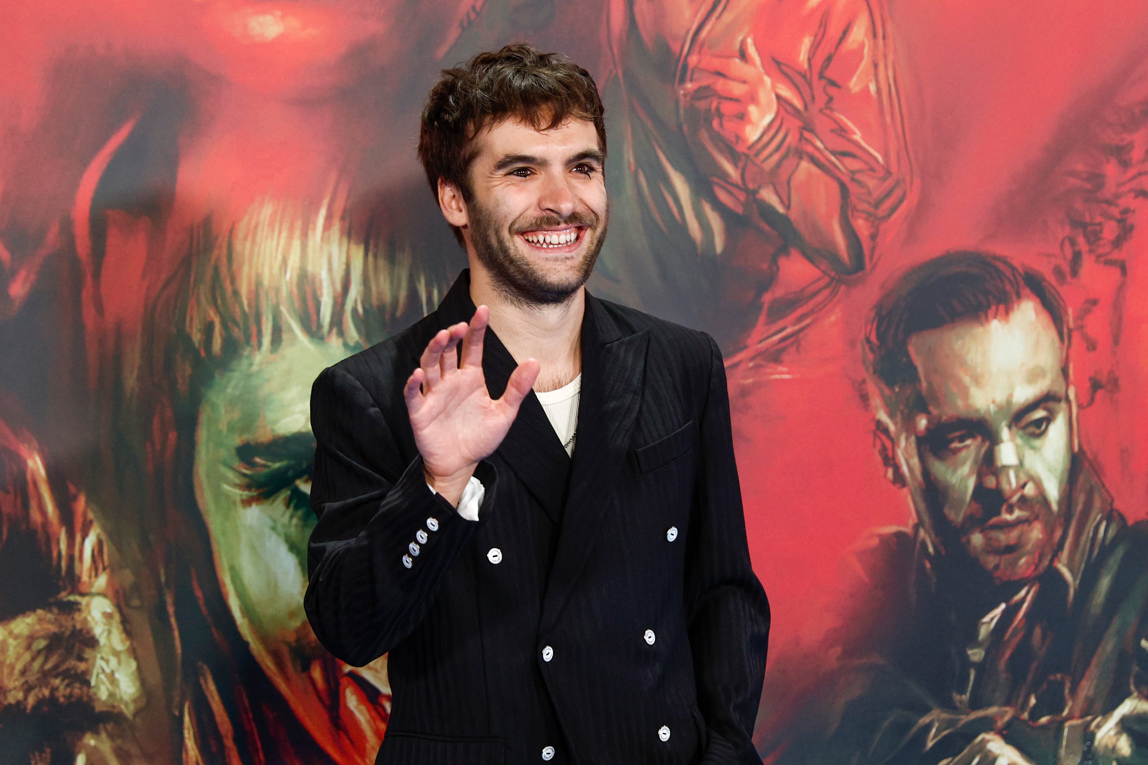 El actor Ricardo Gómez posa durante el photocall de la premier de la serie &#039;Romancero&#039;, en Madrid.