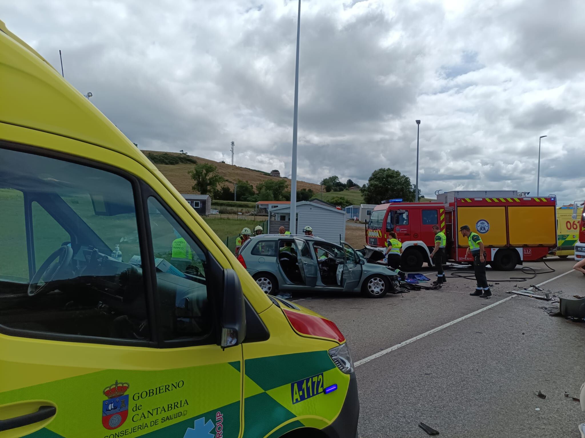 Herida grave una conductora tras colisionar su coche y una furgoneta en la CA-147 en Meruelo
