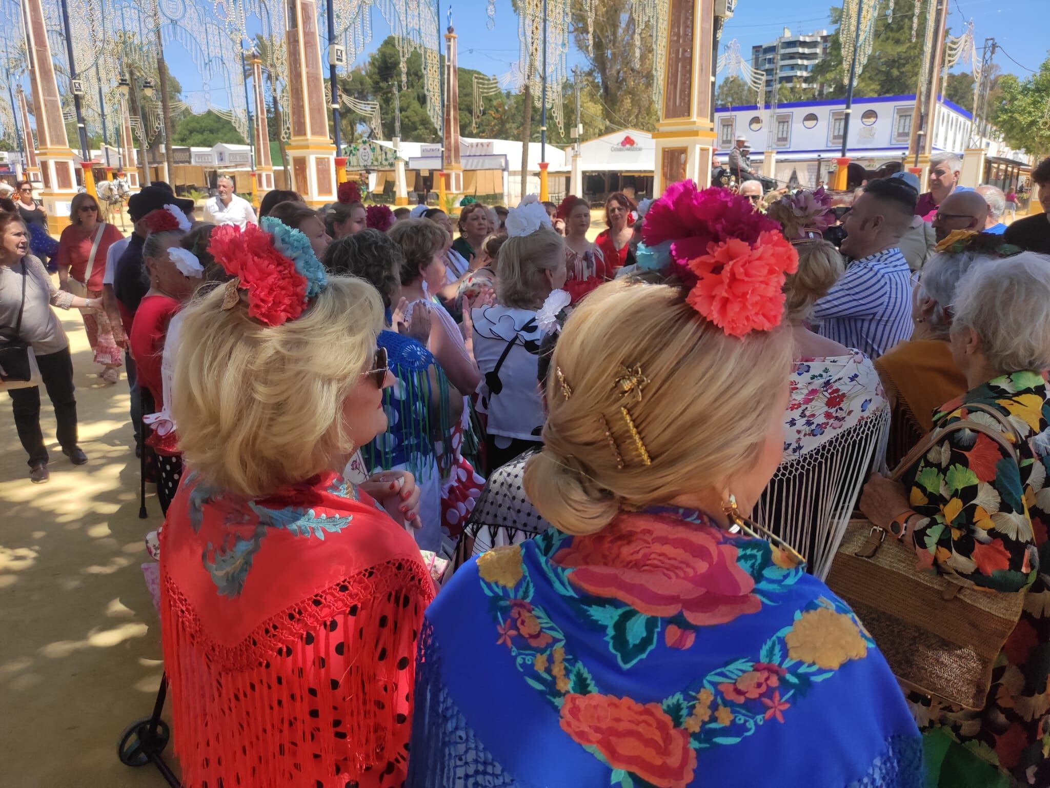 Mujeres disfrutando de la Feria del Caballo de Jerez