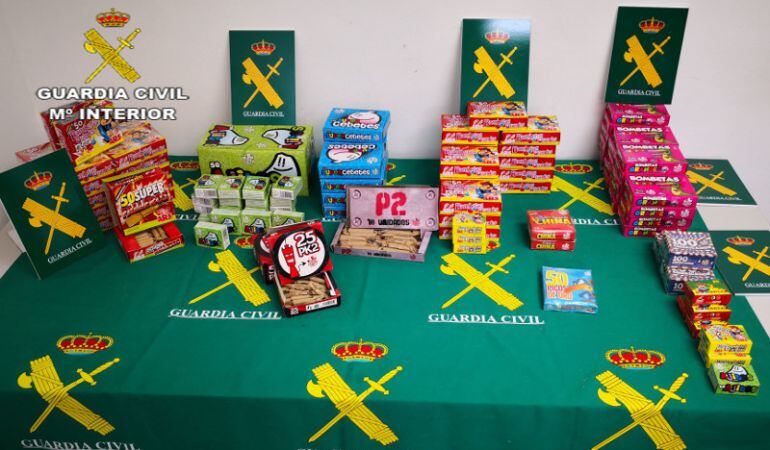 Los artificios pirotécnicos intervenidos por la Guardia Civil