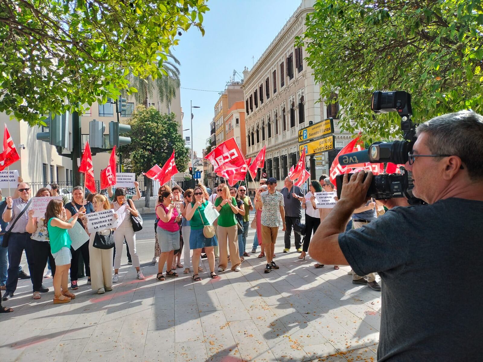 Protesta trabajadores de Extranjería