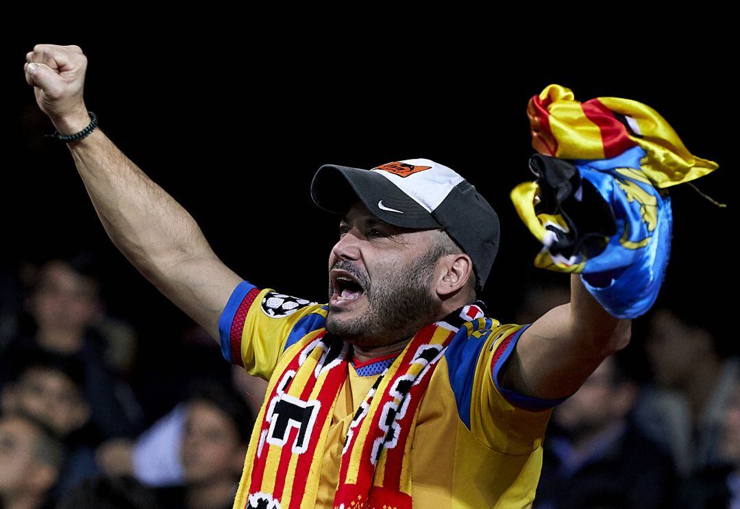 Valencia fan shows his support during the UEFA Champions League group H match between Valencia CF and Chelsea FC at Estadio Mestalla