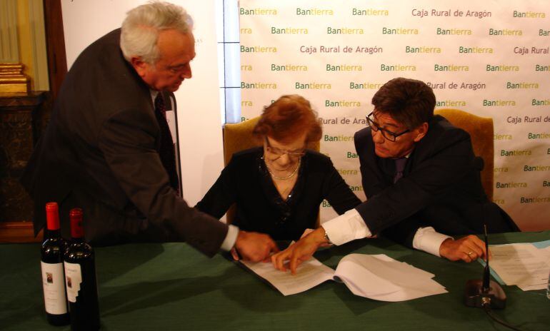 Cecilia Jiménez cede la imagen del Ecce Homo para un vino solidario