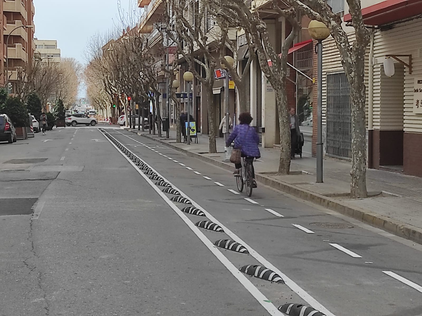 Carril bici en la calle Alcoraz de Huesca