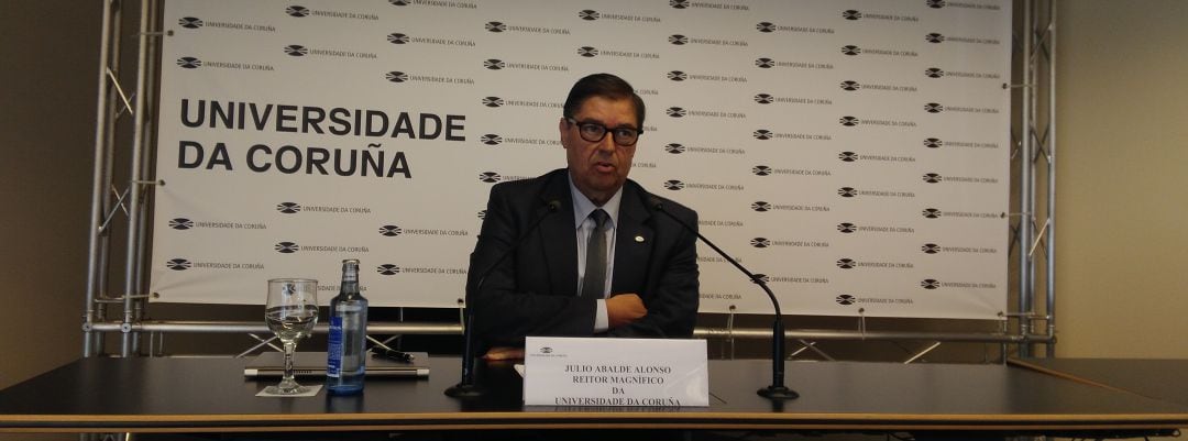 Julio Abalde en rueda de prensa