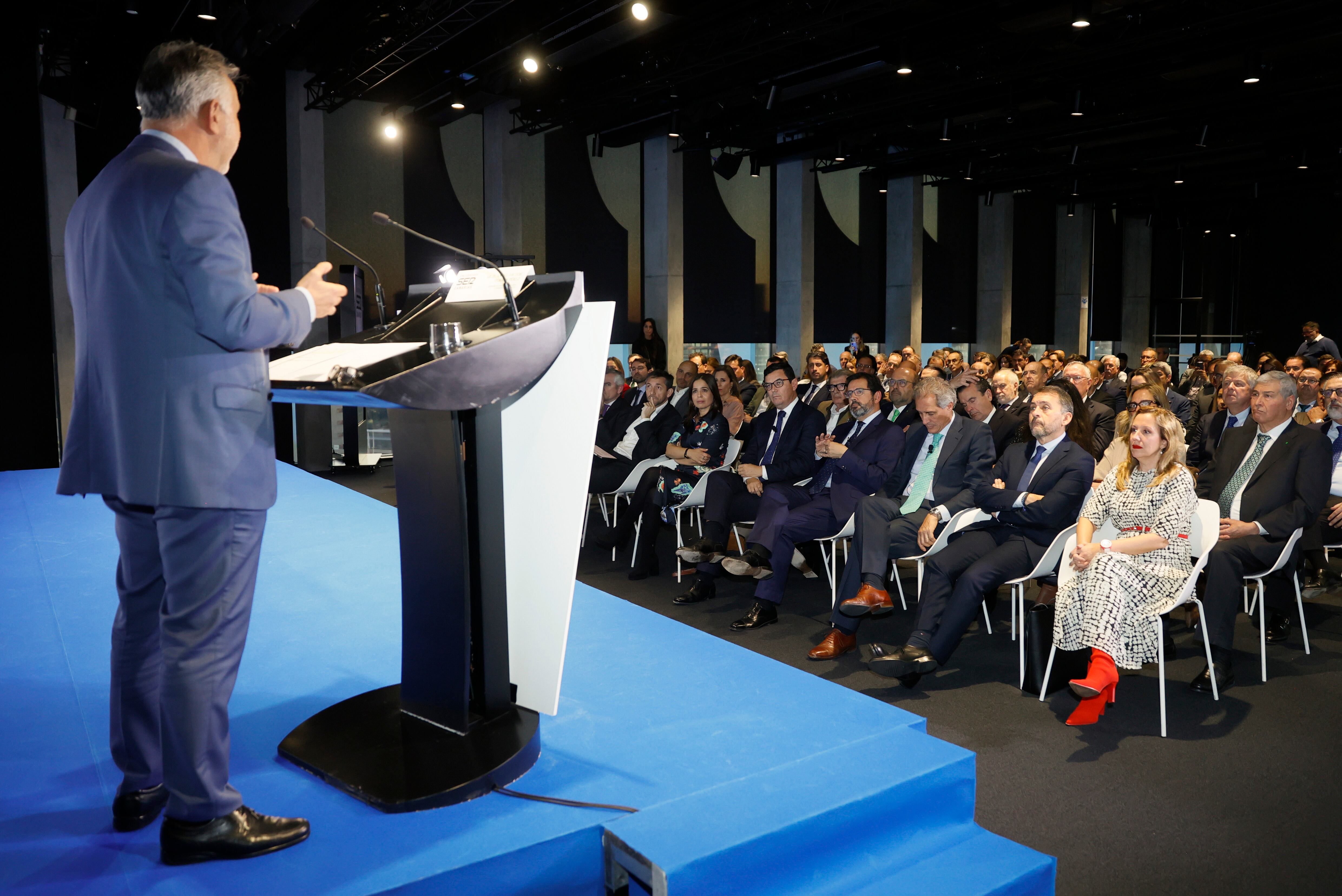 MADRID, 24/01/2024.-El ministro de Política Territorial, Ángel Víctor Torres, durante el foro 'Los retos de la conectividad' en Canarias, organizado por la cadena SER, este miércoles en Madrid.EFE/ Mariscal