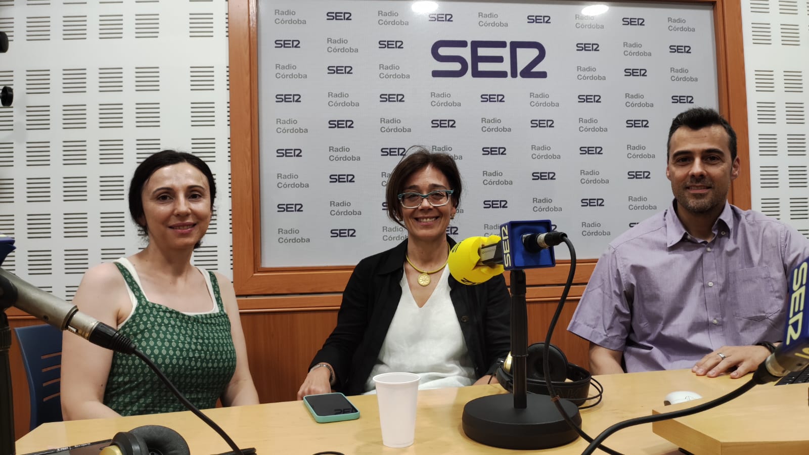 Mar Delgado, Macario Rodríguez y Chelo Brígido, parte del equipo del proyecto Clima-Agri de la Universidad de Córdoba durante una entrevista en Radio Córdoba