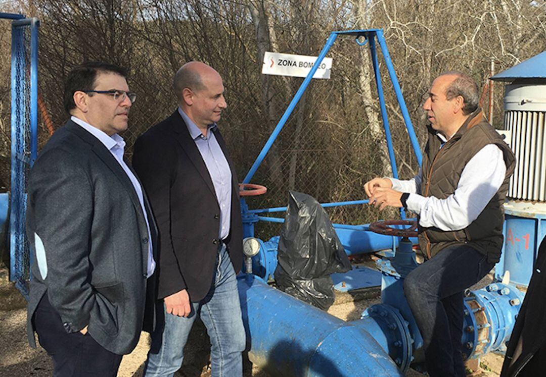 El diputado de Servicios Municipales, José Luis Hidalgo, en una visita anterior a la ETAP del Rumblar.